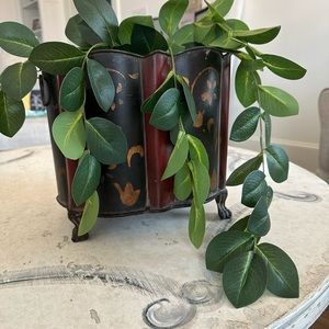 Vintage cache pot metal